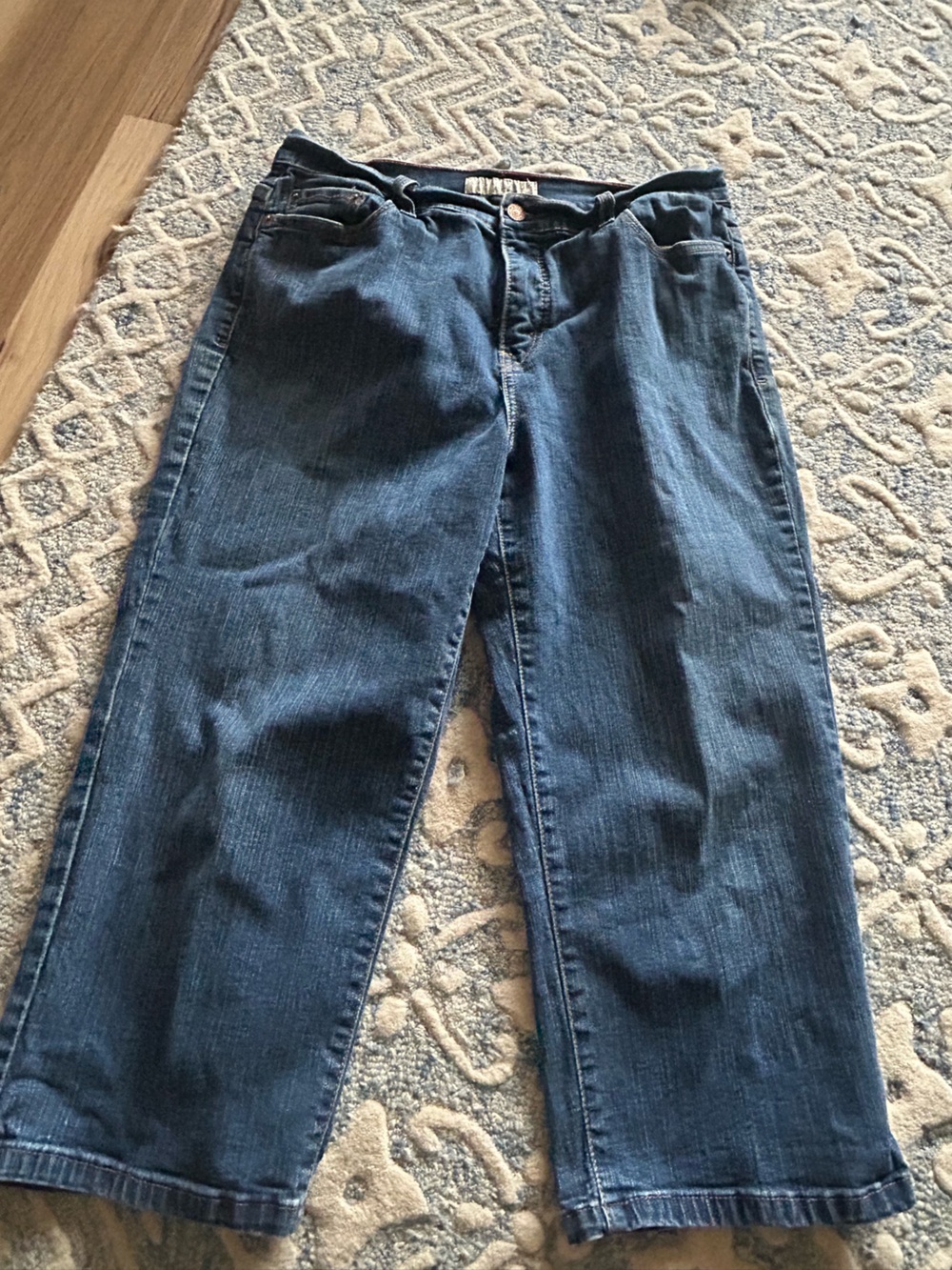 LEVI’S Wide Leg cropped Women’s Jeans in Dark Blue- size 14